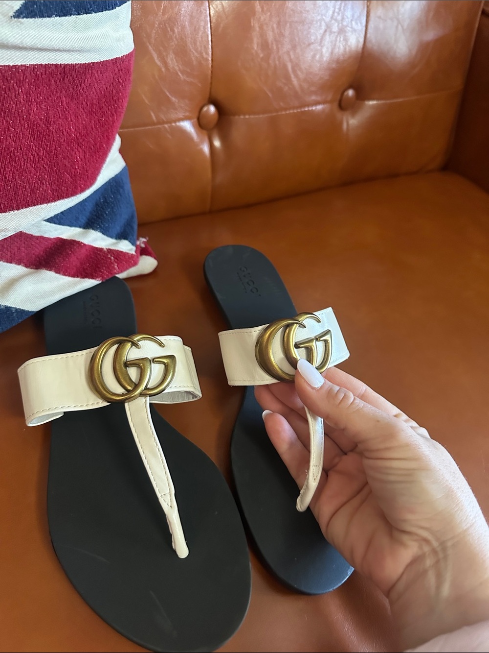 Women's GG White cream Logo-Embellished faux leather Thong Sandals